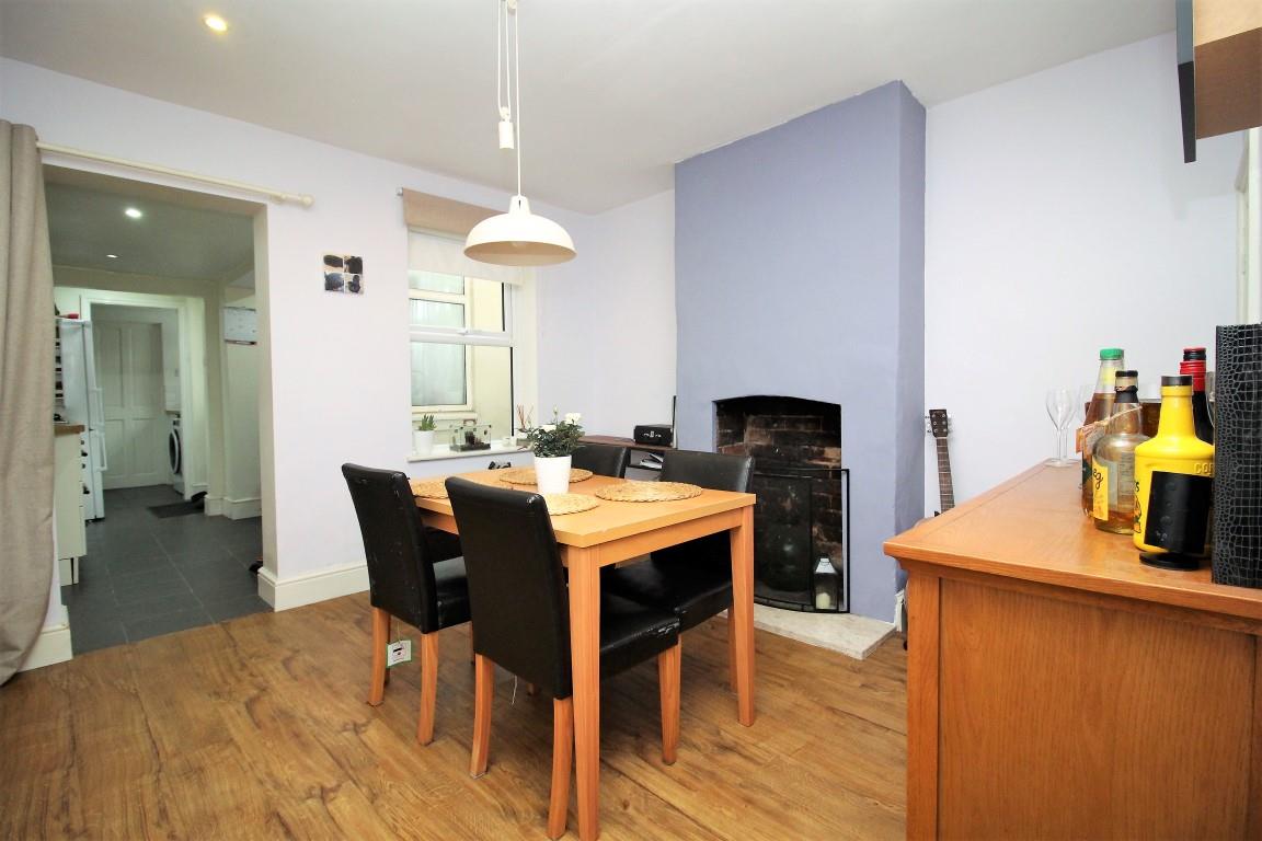 2 bed property in Sherwood Street, Reading